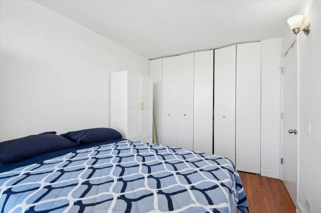 4343 North Clarendon Avenue Chicago IL 60613