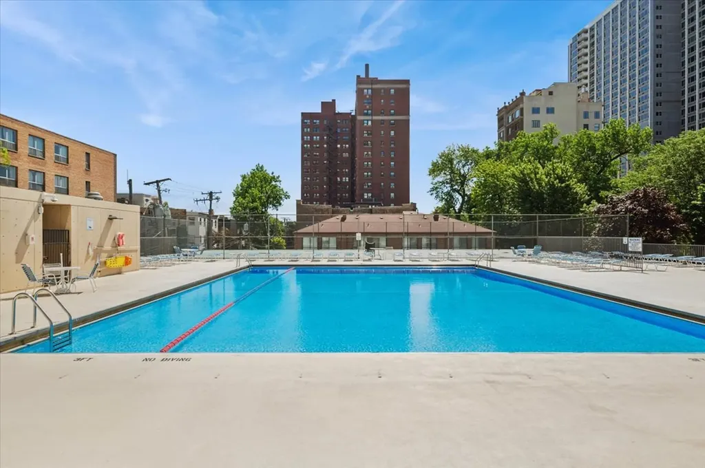 4343 North Clarendon Avenue Chicago IL 60613