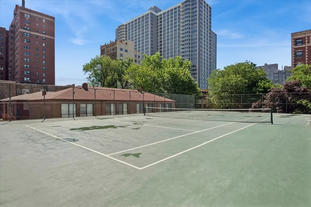 4343 North Clarendon Avenue Chicago IL 60613