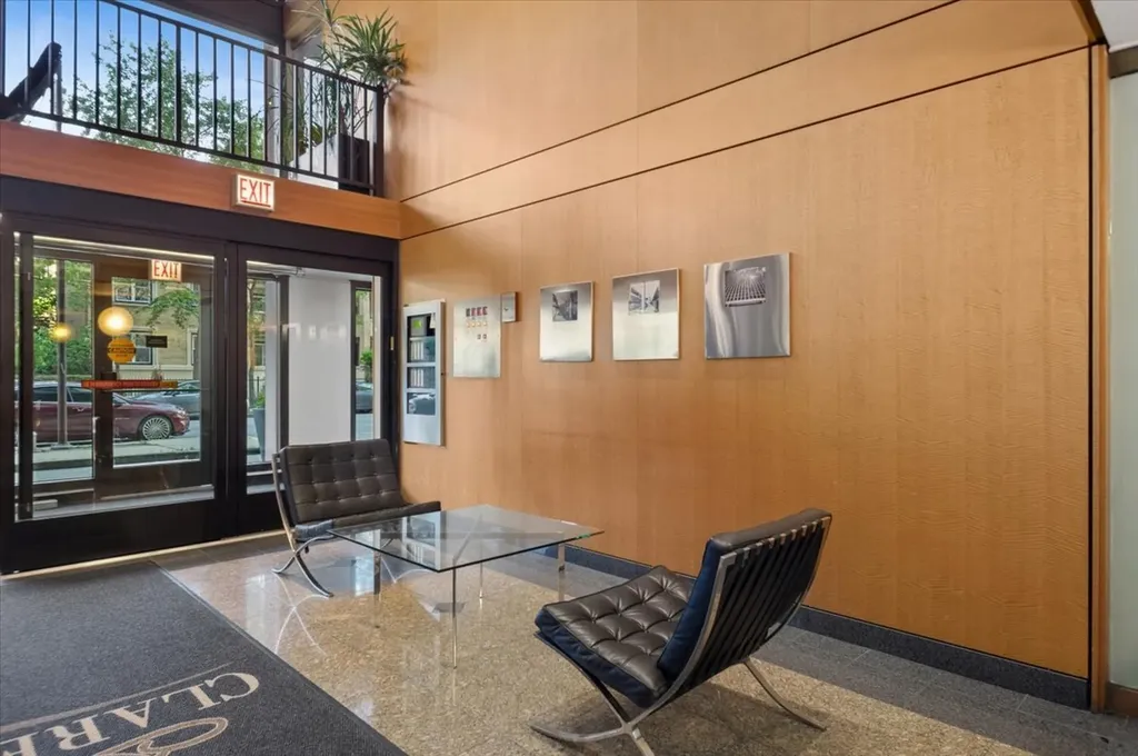 4343 North Clarendon Avenue Chicago IL 60613