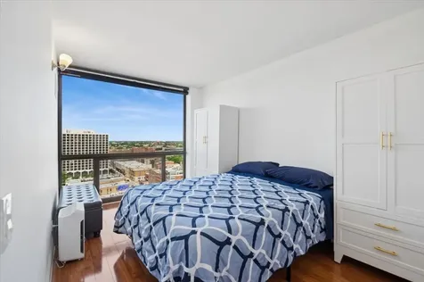 4343 North Clarendon Avenue Chicago IL 60613