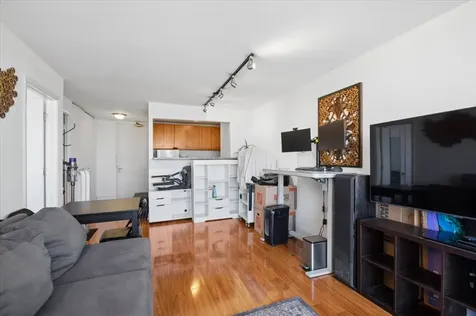 4343 North Clarendon Avenue Chicago IL 60613