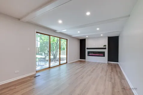 1030 Lilac Court Libertyville IL 60048