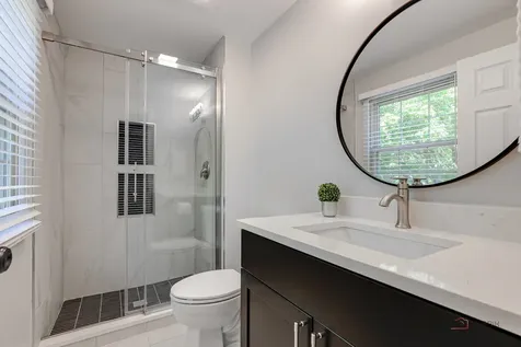 1030 Lilac Court Libertyville IL 60048