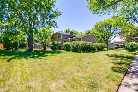 1030 Lilac Court Libertyville IL 60048