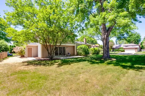 1030 Lilac Court Libertyville IL 60048