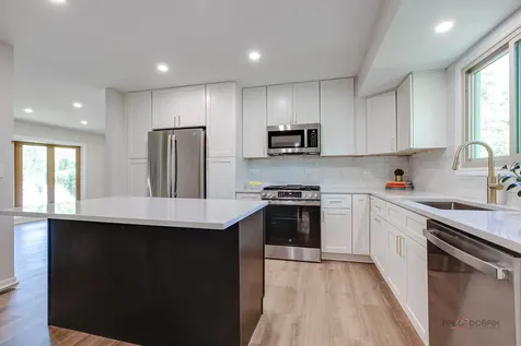 1030 Lilac Court Libertyville IL 60048