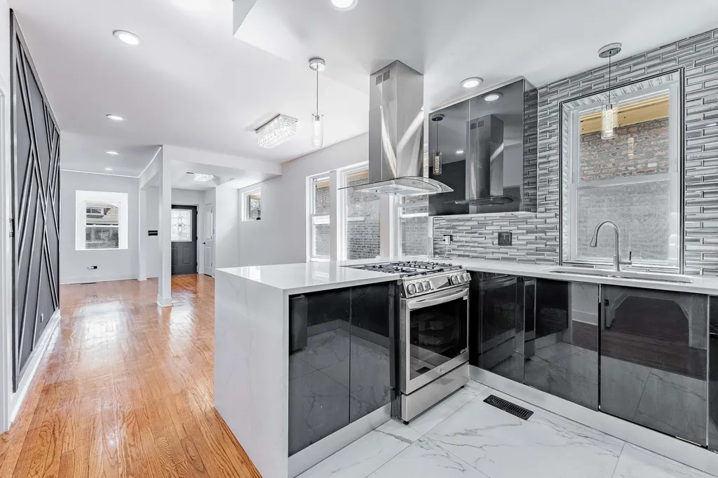 8020 South Bishop Street Chicago IL 60620