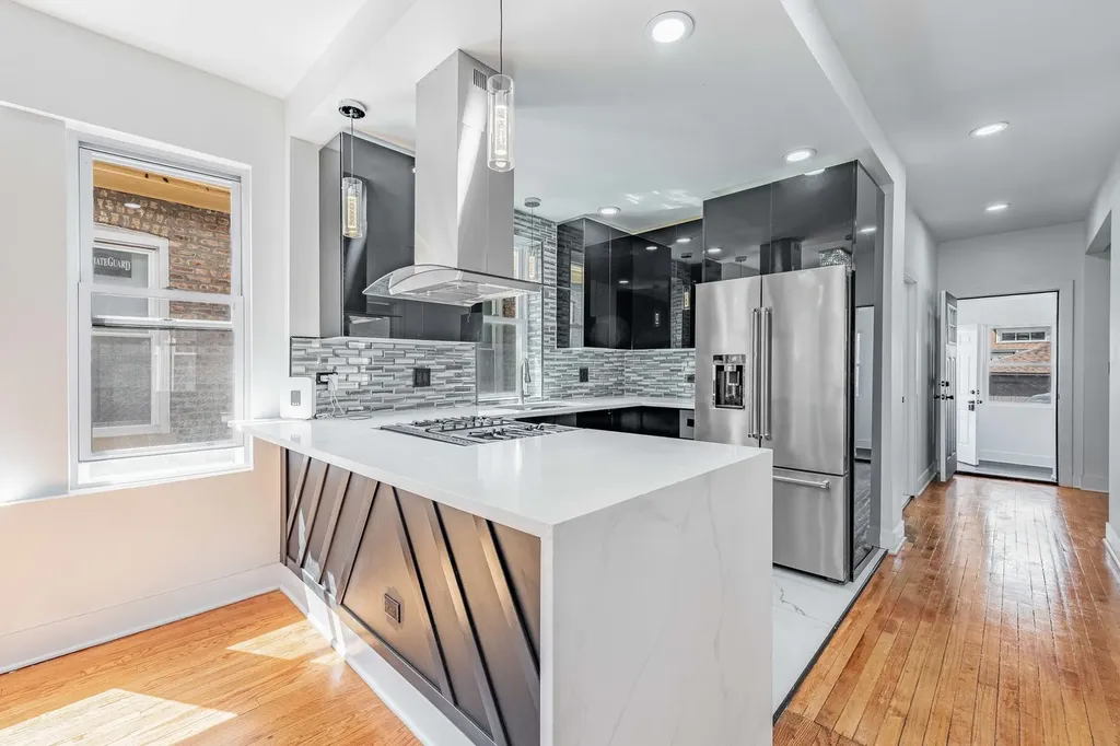 8020 South Bishop Street Chicago IL 60620