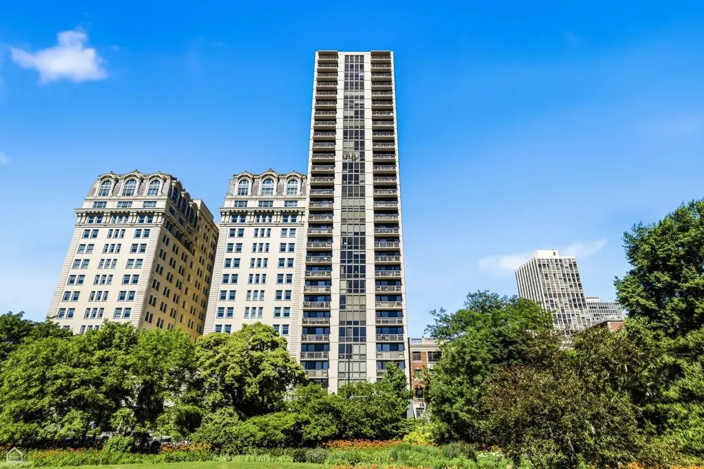 2314 North Lincoln Park West Chicago IL 60614