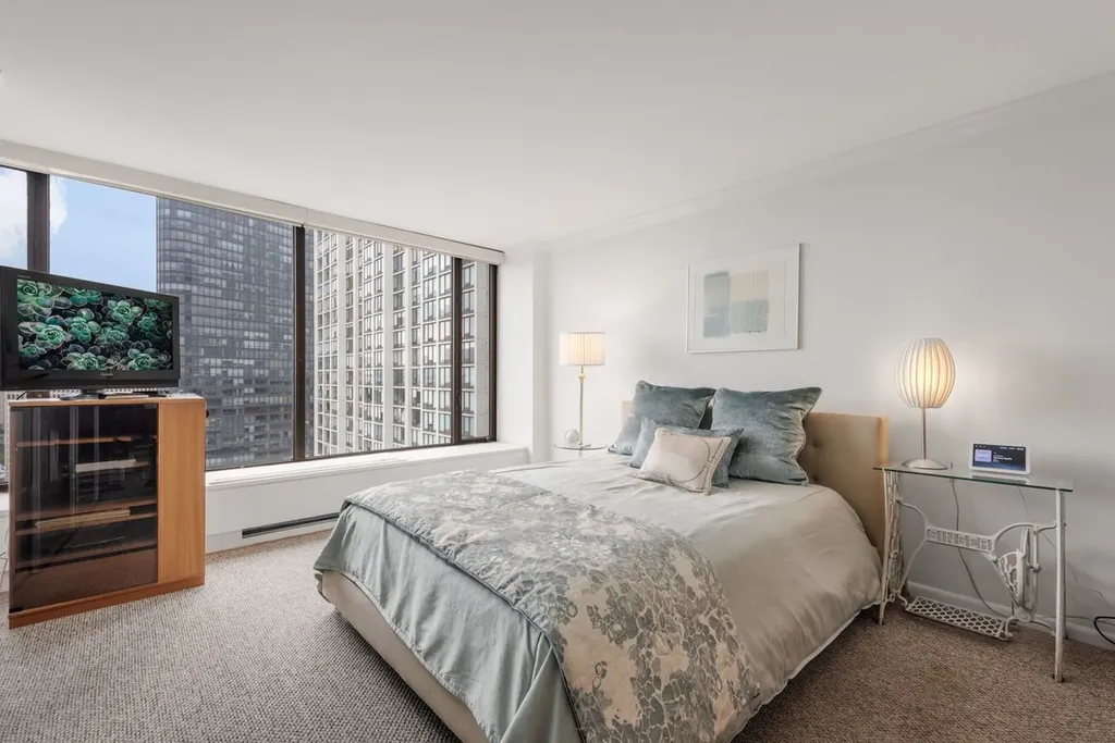 5455 North Sheridan Road Chicago IL 60640