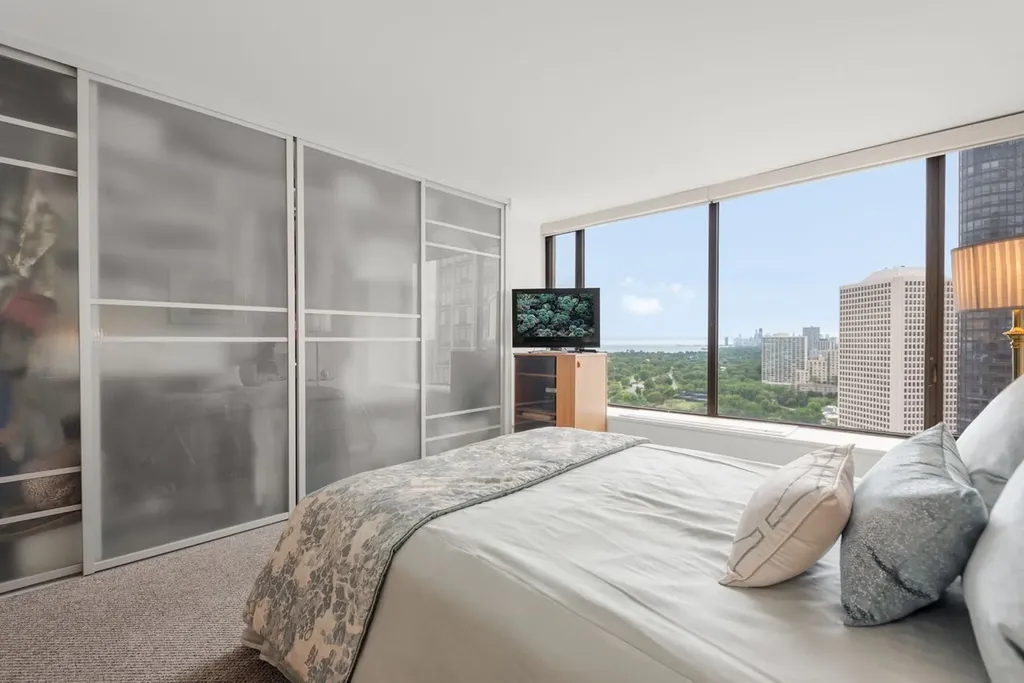 5455 North Sheridan Road Chicago IL 60640