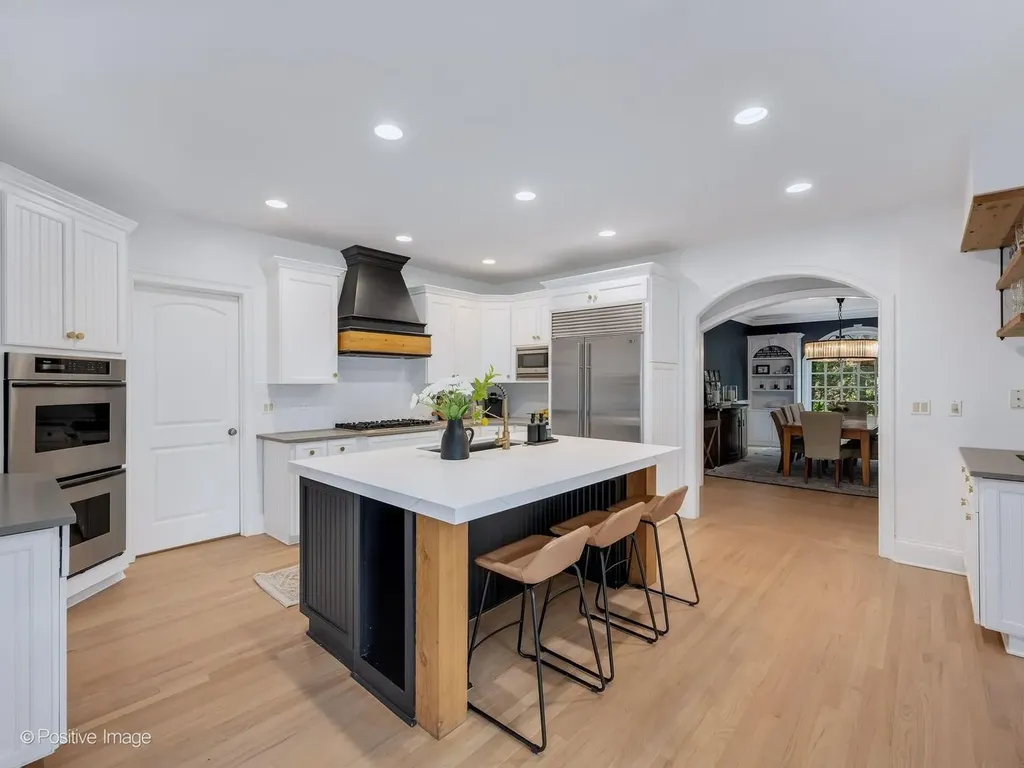 678 Oak Street Glen Ellyn IL 60137