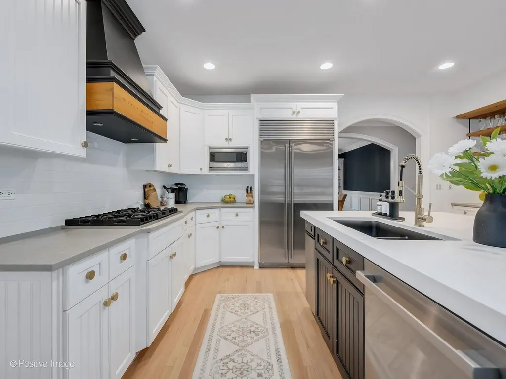 678 Oak Street Glen Ellyn IL 60137