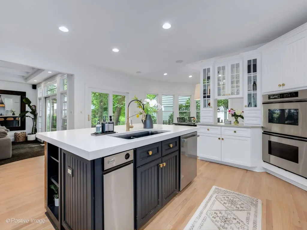 678 Oak Street Glen Ellyn IL 60137