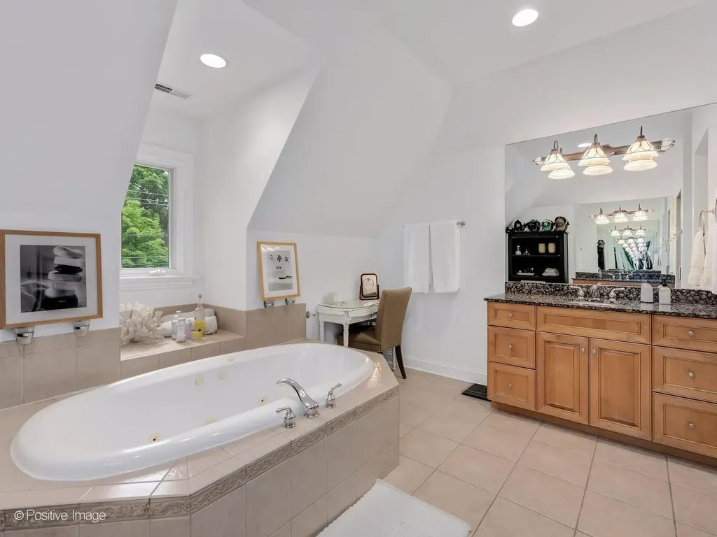 678 Oak Street Glen Ellyn IL 60137