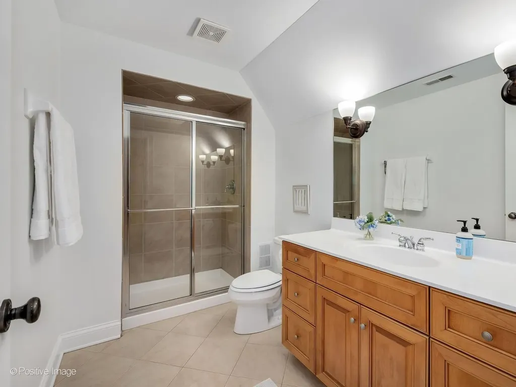 678 Oak Street Glen Ellyn IL 60137