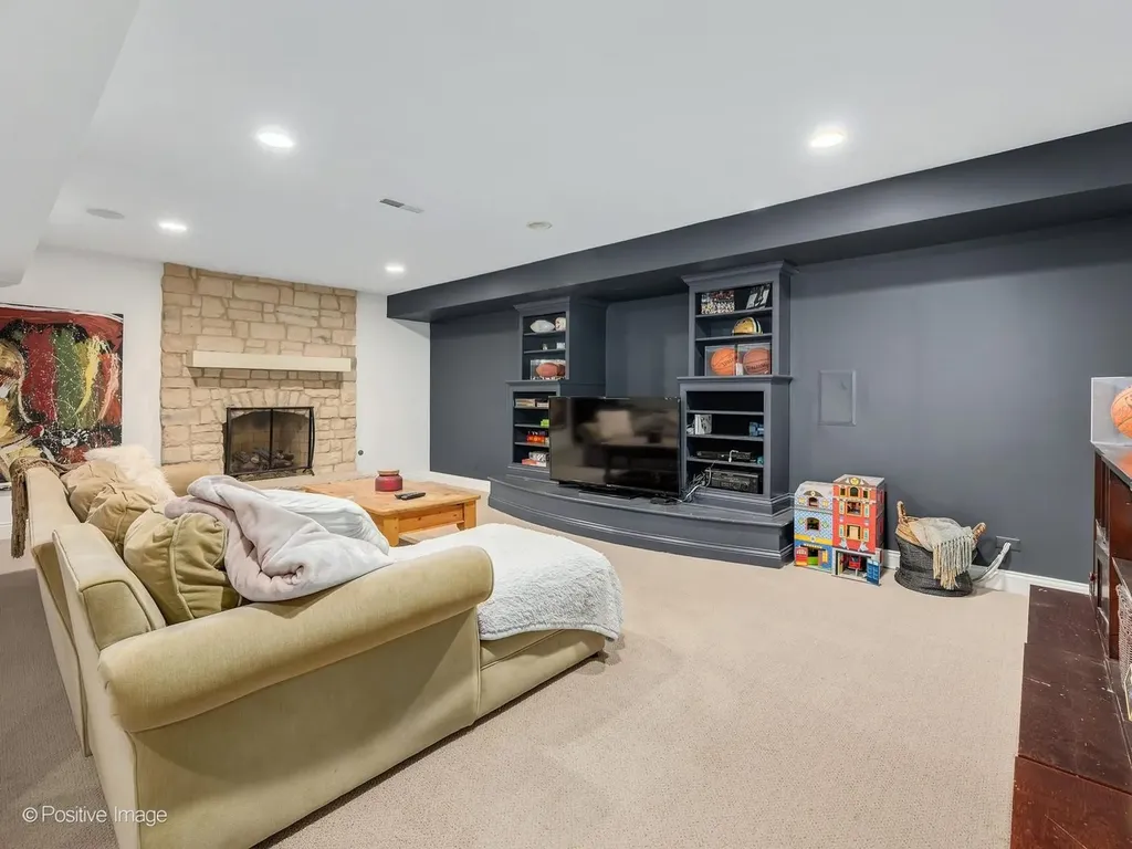 678 Oak Street Glen Ellyn IL 60137