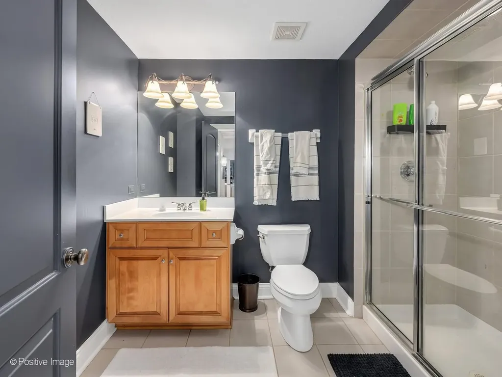 678 Oak Street Glen Ellyn IL 60137