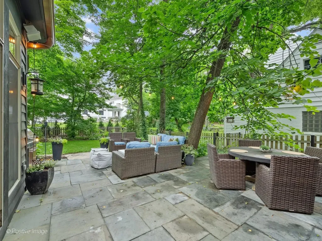 678 Oak Street Glen Ellyn IL 60137