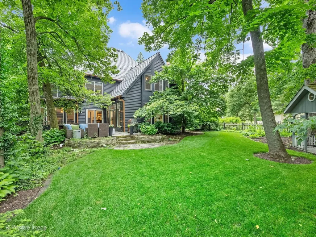 678 Oak Street Glen Ellyn IL 60137