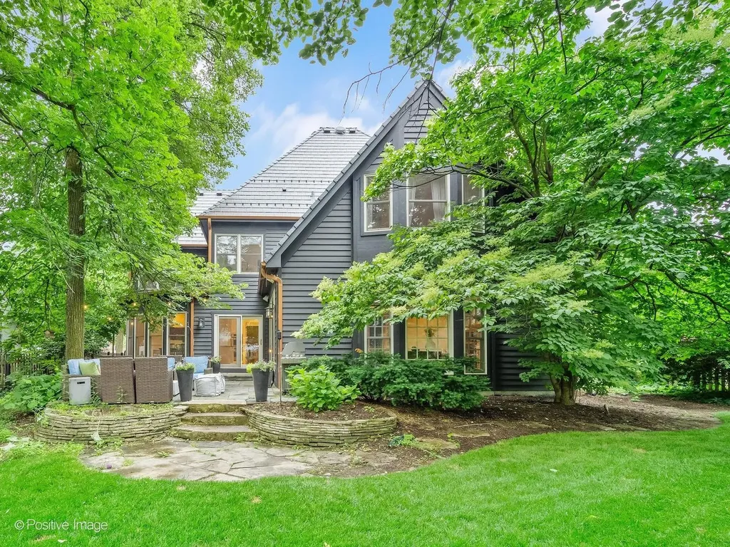 678 Oak Street Glen Ellyn IL 60137