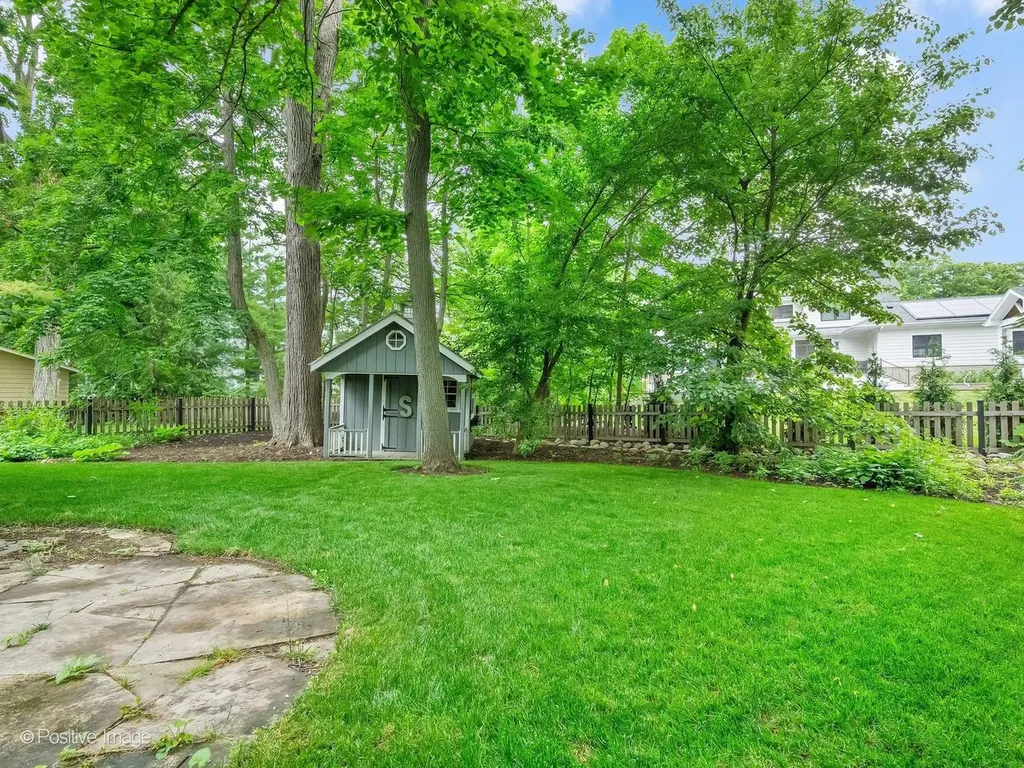 678 Oak Street Glen Ellyn IL 60137