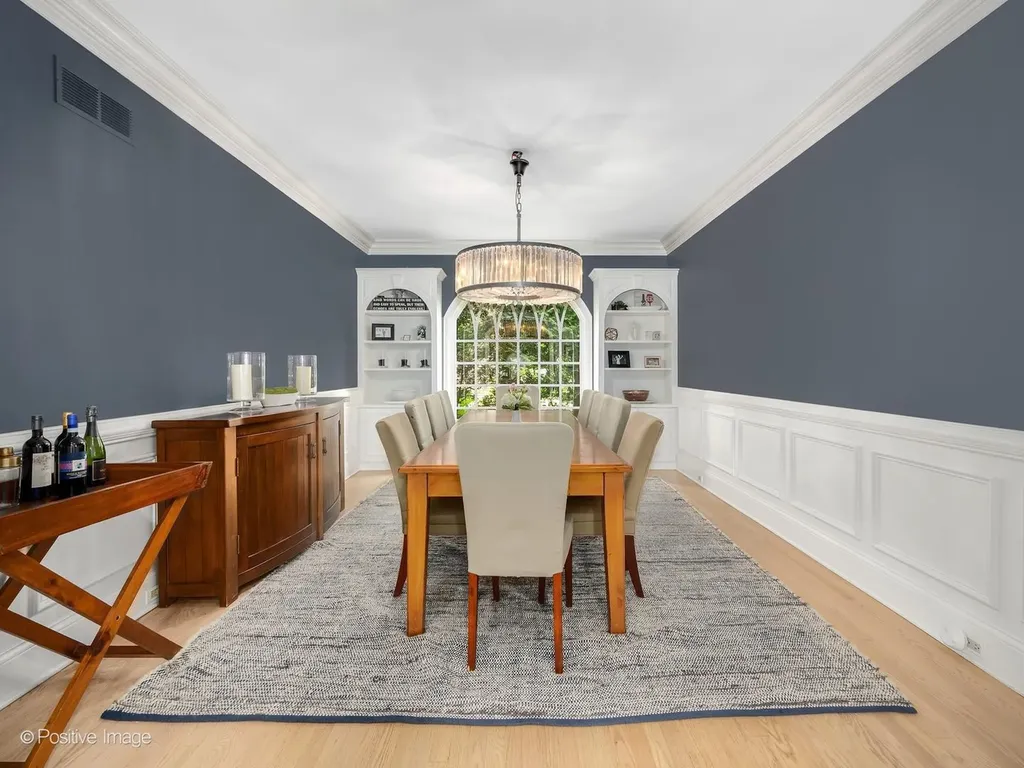 678 Oak Street Glen Ellyn IL 60137