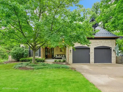 678 Oak Street Glen Ellyn IL 60137