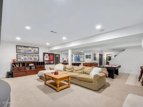 678 Oak Street Glen Ellyn IL 60137