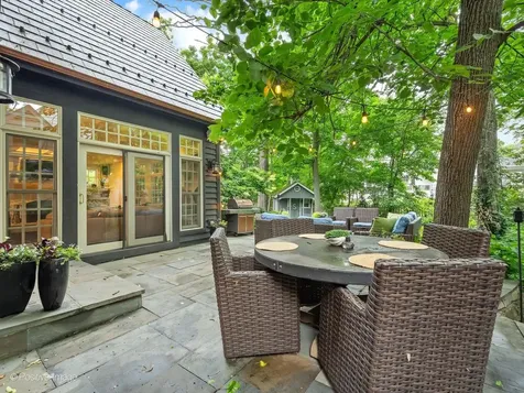 678 Oak Street Glen Ellyn IL 60137