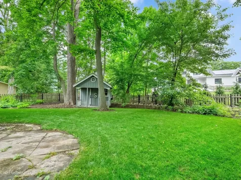 678 Oak Street Glen Ellyn IL 60137