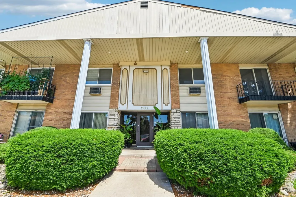 8997 Kennedy Drive Des Plaines IL 60016