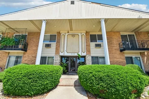 8997 Kennedy Drive Des Plaines IL 60016