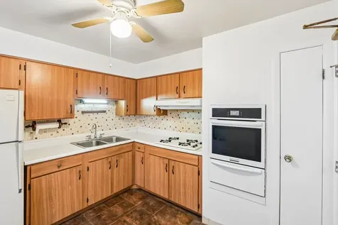 8997 Kennedy Drive Des Plaines IL 60016