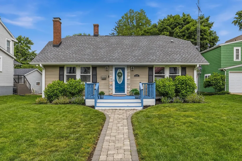 210 East Logan Street Arthur IL 61911