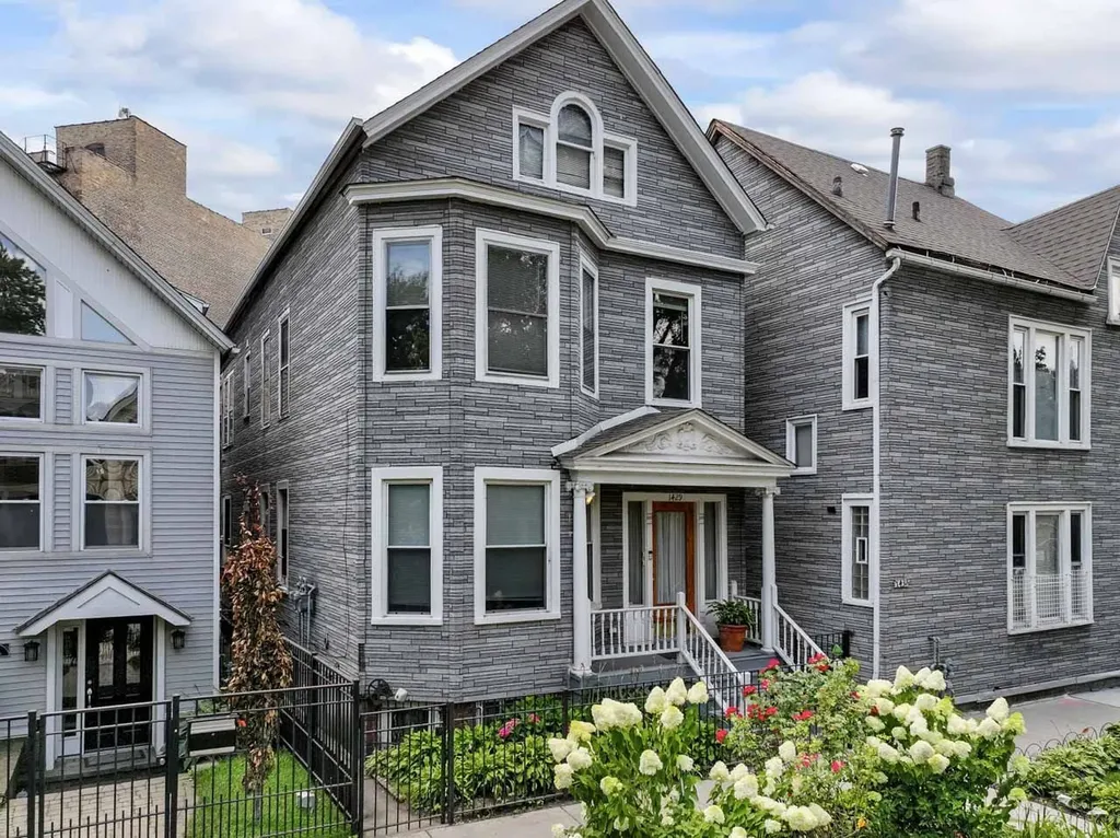 1429 West Barry Avenue Chicago IL 60657