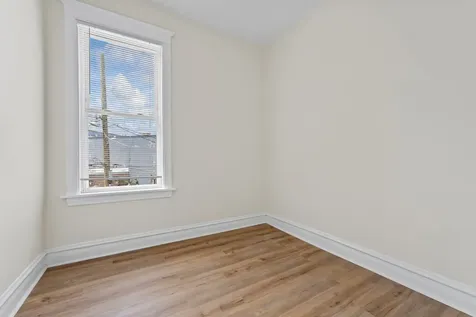 1429 West Barry Avenue Chicago IL 60657