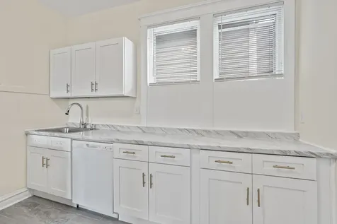 1429 West Barry Avenue Chicago IL 60657