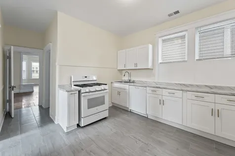 1429 West Barry Avenue Chicago IL 60657