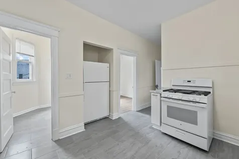 1429 West Barry Avenue Chicago IL 60657