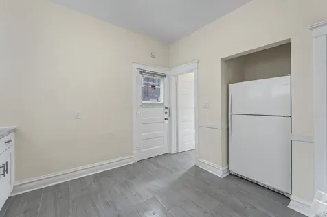 1429 West Barry Avenue Chicago IL 60657