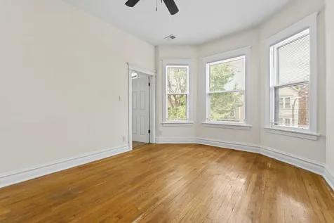 1429 West Barry Avenue Chicago IL 60657