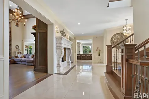 18 Enclave Court South Barrington IL 60010