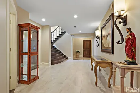 18 Enclave Court South Barrington IL 60010