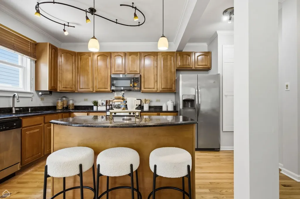 1244 West Ardmore Avenue Chicago IL 60660