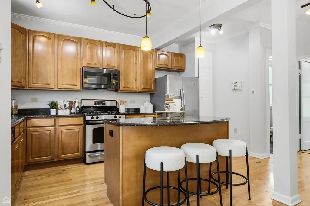 1244 West Ardmore Avenue Chicago IL 60660
