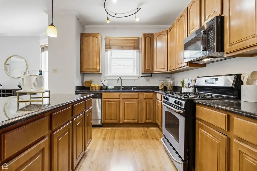 1244 West Ardmore Avenue Chicago IL 60660