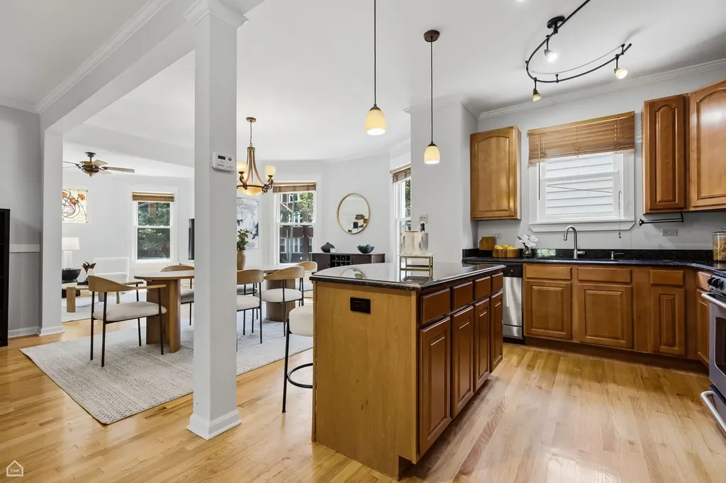 1244 West Ardmore Avenue Chicago IL 60660