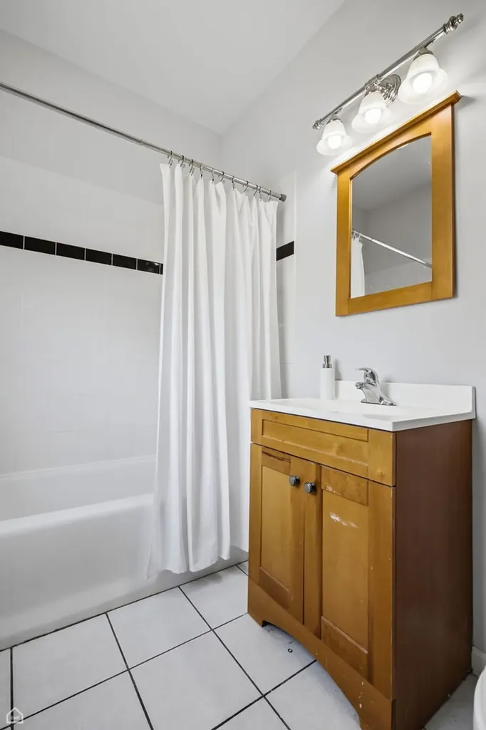 1244 West Ardmore Avenue Chicago IL 60660